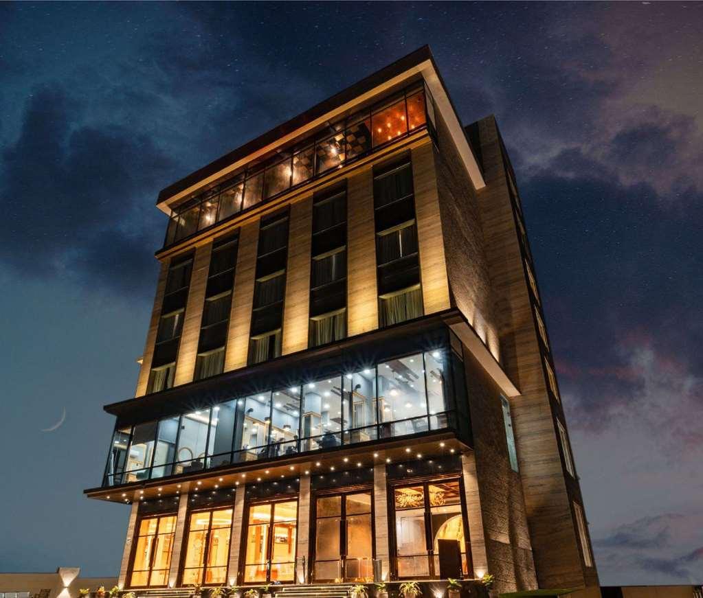 Clarion Hotel Epicure Dehradun Exterior photo